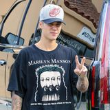 In Santa Monica wird Justin Bieber mit einem Marilyn Manson T-Shirt gesichtet.
