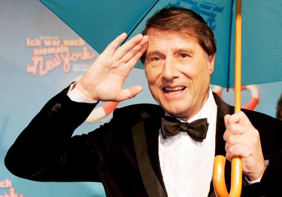 2. Dezember 2007 Das Musical "Ich war noch niemals in New York", das auf den Hits von Udo Jürgens basiert, feiert in Hamburg Weltpremiere. 2. Dezember 2007 Das Musical "Ich war noch niemals in New York", das auf den Hits von Udo Jürgens basiert, feiert in Hamburg Weltpremiere.