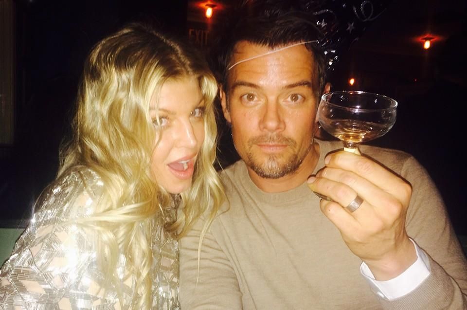 Auch Fergie und Josh Duhamel wünschen ihren Fans über Facebook ein frohes neues Jahr. Auch Fergie und Josh Duhamel wünschen ihren Fans über Facebook ein frohes neues Jahr.
