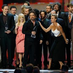 Die Besetzung von "The Big Bang Theory" steht auf der Bühne. Die Serie ist beim Publikum am beliebtesten.