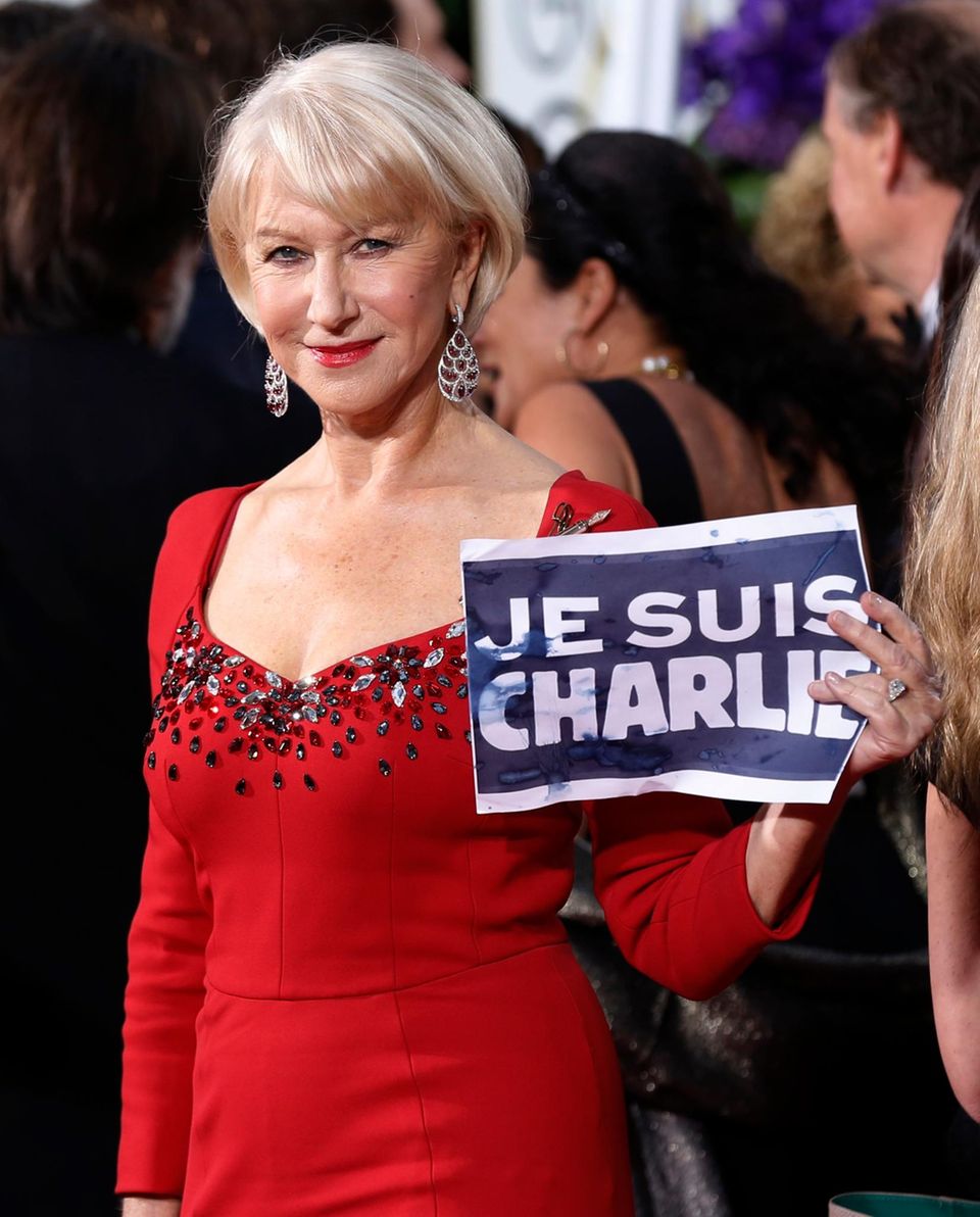 Auch Helen Mirren bezieht sich mit ihrem Schild "Je suis Charlie" auf das Attentat in Paris, bei dem zwölf Menschen starben. Auch Helen Mirren bezieht sich mit ihrem Schild "Je suis Charlie" auf das Attentat in Paris, bei dem zwölf Menschen starben.