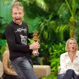 3. Staffel - 2008 - Ross Antony Der witzigste Gewinner ist auf jeden Fall Ross Antony, nach fünf Dschungelprüfungen darf sich der Sänger auf den Thron setzen.