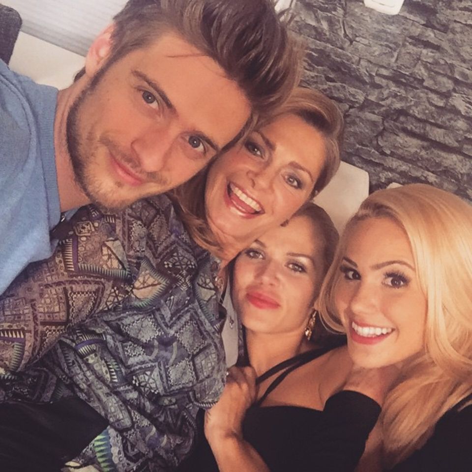 März 2015 Reunion unter den Dschungelstars. Jörn Schlönvoigt, Maren Gilzer, Sara Kulka und Angelina Heger treffen sich wieder. März 2015 Reunion unter den Dschungelstars. Jörn Schlönvoigt, Maren Gilzer, Sara Kulka und Angelina Heger treffen sich wieder.