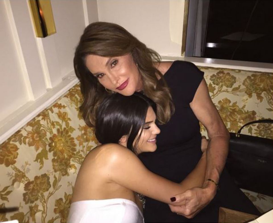 September 2015 Caitlyn Jenner freut sich ein bisschen Zeit mit ihrer kleinen Tochter Kendall verbringen zu können. September 2015 Caitlyn Jenner freut sich ein bisschen Zeit mit ihrer kleinen Tochter Kendall verbringen zu können.