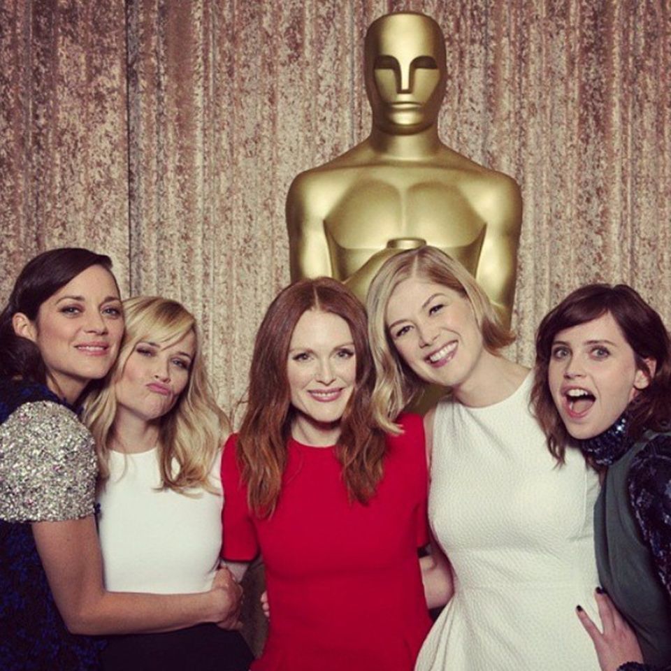 Februar 2015 Diese Ladies halten vielleicht bald den Oscar in der Hand. Von Links: Marion Cotillard, Reese Witherspoon, Julianne Moore, Rosamund Pike und Felicity Jones. Februar 2015 Diese Ladies halten vielleicht bald den Oscar in der Hand. Von Links: Marion Cotillard, Reese Witherspoon, Julianne Moore, Rosamund Pike und Felicity Jones.