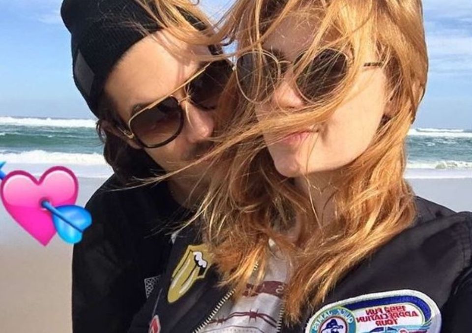 Dezember 2015 Kurz vor dem Jahreswechsel macht Palina Rojinski mit diesem Bild noch ihre neue Liebe offiziell. Wer der Glückliche ist, verrät sie jedoch noch nicht. Viel Glück euch beiden! Dezember 2015 Kurz vor dem Jahreswechsel macht Palina Rojinski mit diesem Bild noch ihre neue Liebe offiziell. Wer der Glückliche ist, verrät sie jedoch noch nicht. Viel Glück euch beiden!