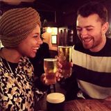 Oktober 2015  Sam Smith hat's geschafft: Alicia Keys ist zum ersten Mal in einem englischen Pub.