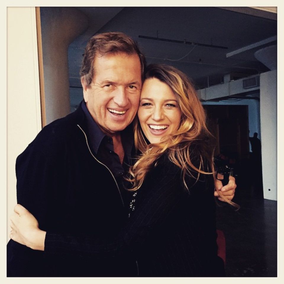 Februar 2015 Blake Lively hat eine "Audienz" beim Modefotografen Mario Testino. Sie freut sich. Februar 2015 Blake Lively hat eine "Audienz" beim Modefotografen Mario Testino. Sie freut sich.