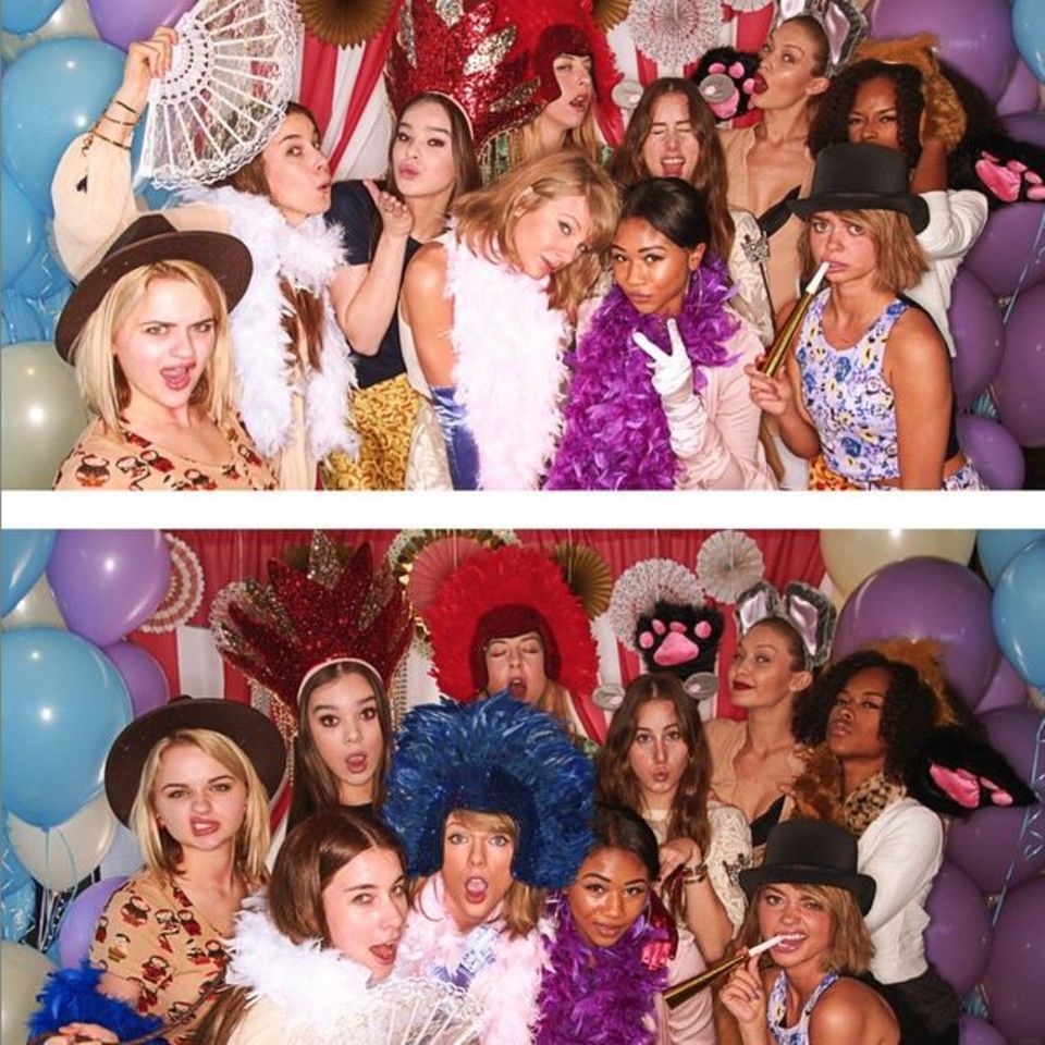 Juni 2015 Als Patentante muss man wissen, wie man feiert. Das beweist Taylor Swift, die sich sehr auf diese Aufgabe freut, mit einer Babyparty für Freundin Jaime King. UNd die Gäste können sich sehen lassen, mit dabei sind unter anderem Hailee Steinfeld, Gigi Hadid und Sarah Hyland. Juni 2015 Als Patentante muss man wissen, wie man feiert. Das beweist Taylor Swift, die sich sehr auf diese Aufgabe freut, mit einer Babyparty für Freundin Jaime King. UNd die Gäste können sich sehen lassen, mit dabei sind unter anderem Hailee Steinfeld, Gigi Hadid und Sarah Hyland.