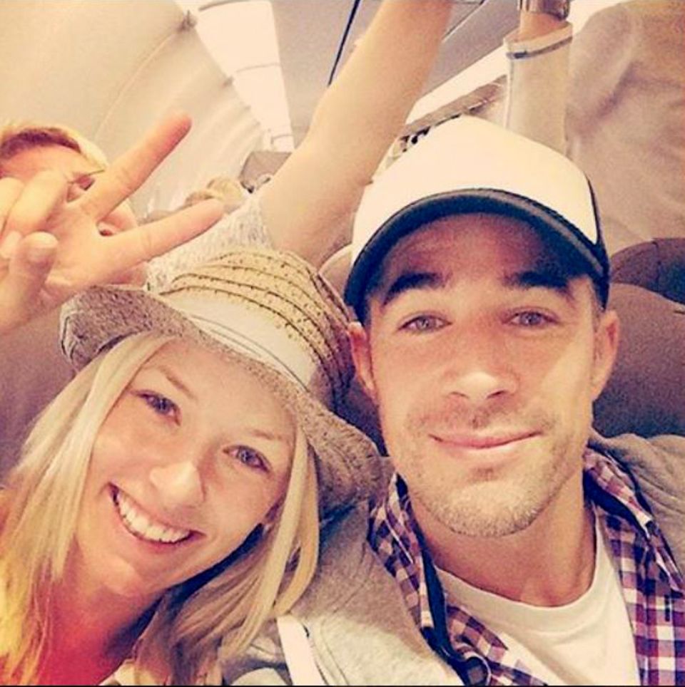 September 2015 Die Schauspieler Jo Weil und Annica Hansen sind auf dem Weg in die Sonne. Wohin und was gedreht wird, verraten sie uns leider nicht. September 2015 Die Schauspieler Jo Weil und Annica Hansen sind auf dem Weg in die Sonne. Wohin und was gedreht wird, verraten sie uns leider nicht.
