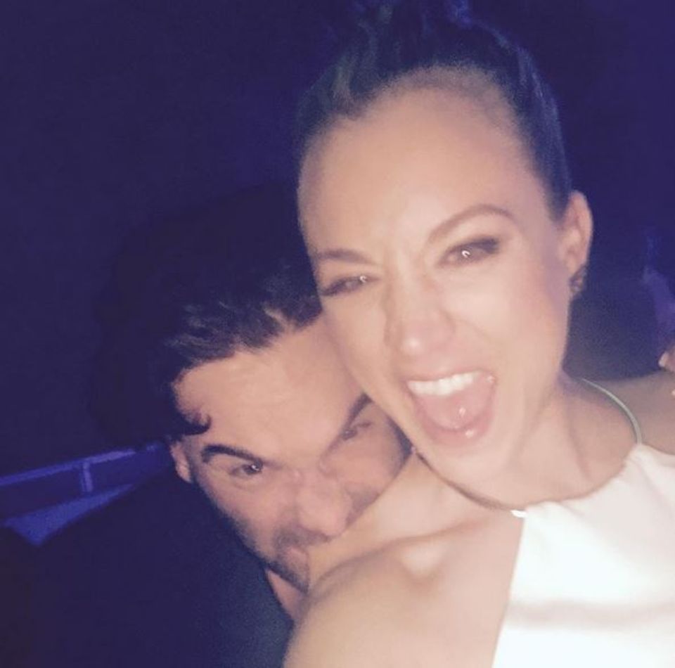 November 2015 Johnny Galecki und Kaley Cuoco haben beim Feiern in Los Angeles Spaß zusammen. November 2015 Johnny Galecki und Kaley Cuoco haben beim Feiern in Los Angeles Spaß zusammen.