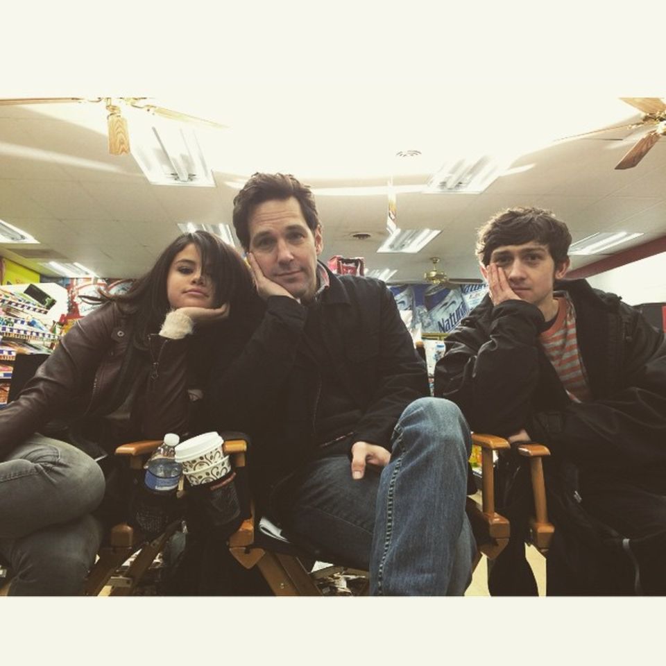 Januar 2015 Selena Gomez und Paul Rudd stehen gemeinsam vor der Kamera und hängen auch total gerne nach dem Dreh zusammen ab. Nein, sie sind nicht gelangweilt, es sieht nur so aus! Januar 2015 Selena Gomez und Paul Rudd stehen gemeinsam vor der Kamera und hängen auch total gerne nach dem Dreh zusammen ab. Nein, sie sind nicht gelangweilt, es sieht nur so aus!
