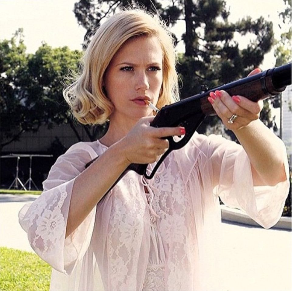 Mai 2015 Zur letzten Folge von "Mad Men" postet January Jones dieses Foto und will damit ihre Rolle als "Betty" jedem in Erinnerung halten. Mai 2015 Zur letzten Folge von "Mad Men" postet January Jones dieses Foto und will damit ihre Rolle als "Betty" jedem in Erinnerung halten.