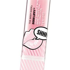 "Born Lippy Stick Lip Balm – Lychee Shimmer" mit Bienenwachs und Marula-Öl. Von The Body Shop, ca. 5 Euro