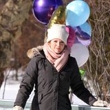 24. Februar 2015: Julianne Moore hat noch vor zwei Tagen den Oscar für die beste Haupdarstellerin in "Still Alice" bekommen und ist jetzt schon wieder am Set von "Maggie's Plan" und dreht mit Schauspielkollegen Ethan Hawke und Greta Gerwig eine Szene auf dem Eis.