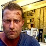 16. Juli 2015: Til Schweiger kriegt wohl wieder ordentlich auf die Mütze. Zur Zeit dreht er in Instanbul den ersten Kino-Tatort und postet auf Facebook dieses Selfie.