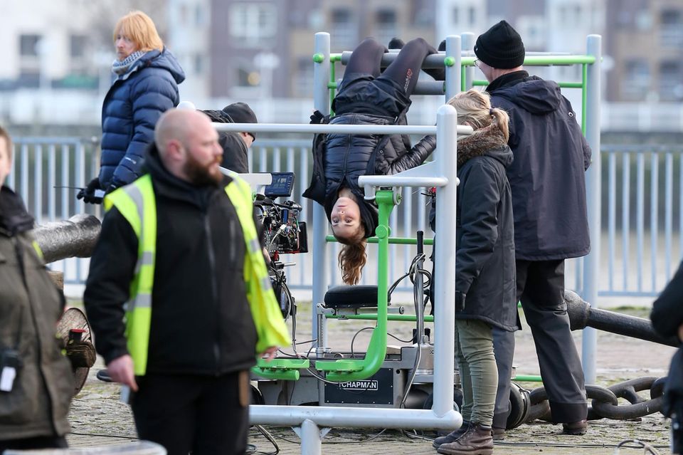 15. Januar 2015: Die Dreharbeiten für den neuen Action-Thriller "Unlocked" haben begonnen. Für den Dreh ist Noomi Rapace in vollem Einsatz. 15. Januar 2015: Die Dreharbeiten für den neuen Action-Thriller "Unlocked" haben begonnen. Für den Dreh ist Noomi Rapace in vollem Einsatz.