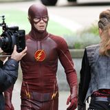 16. Februar 2015: Grant Gustin schlüpft für die Comic-Verfilmung "The Flash" in einen hautengen Anzug.