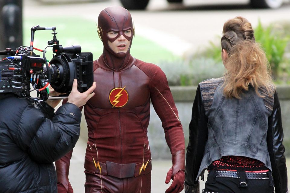 16. Februar 2015: Grant Gustin schlüpft für die Comic-Verfilmung "The Flash" in einen hautengen Anzug. 16. Februar 2015: Grant Gustin schlüpft für die Comic-Verfilmung "The Flash" in einen hautengen Anzug.