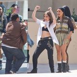22. Juli 2015: Hailee Steinfeld tanzt für das Video ihres ersten Liedes "Love Myself" vor einem Spiegel in Downtown Los Angeles.
