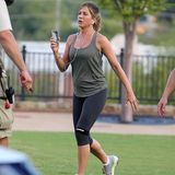 1. September 2015: Bei den Dreharbeiten zu dem Film "Mother's Day" geht es für Jennifer Aniston sportlich zu.