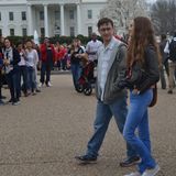 7. April 2015: Die Dreharbeiten für den neuen "Snowden" laufen auf Hochtouren. Hauptdarsteller Joseph Gordon-Levitt und Filmfreundin Shailene Woodley drehen heute vor dem weißen Haus.