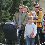 29. Oktober 2015: Die stolzen Eltern Liv Tyler und Dave Gardner spazieren mit dem 10-jährigen Milo und Baby Sailor durch den Meatpacking District in New York.