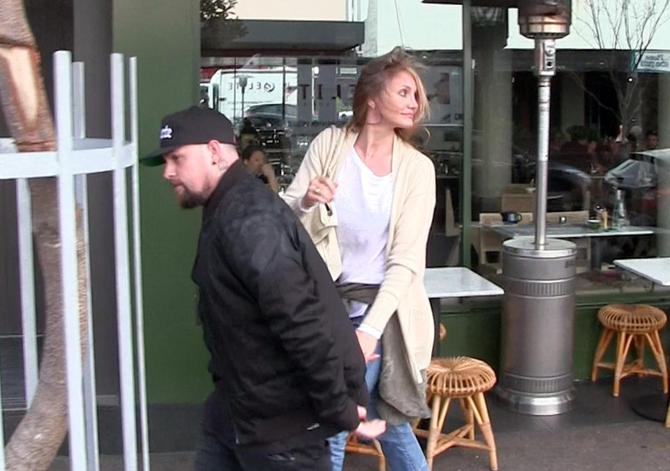 25. August 2015: Cameron Diaz und ihr Mann Benji Madden verlassen nach einem romantischen Frühstück die Lokalität in Bondi Beach, Australien.