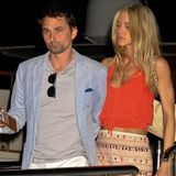 20. Mai 2015: Matt Bellamy steigt mit seiner neuen Freundin Ella Evans auf eine Yacht in Cannes, um dort eine Party zu feiern. Sein Beuteschema scheint sich jedoch nicht geändert zu haben, seine neue Begleitung erinnert uns doch sehr an Kate Hudson.