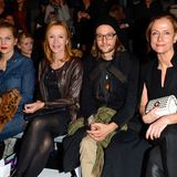 Fashion-Liebhaber an vorderster Front: Anna Loos, Katja Flint, Oscar Lauterbach und Claudia Michelsen in der ersten Reihe bei Laurèl.