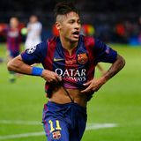 Mit Anfang Zwanzig ist der brasilianische Fußballstar Neymar noch ein junger Hüpfer, jede Menge Titel hat er aber trotzdem schon abgeräumt. Seine coole Art und das attraktive Äußere machen ihn zudem zu einem internationalen Frauenschwarm.