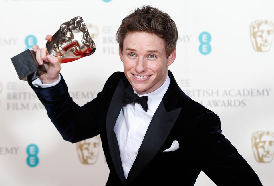 Eddie Redmayne wird für seine Rolle in "The Theory of Everything" als bester Hauptdarsteller geehrt. Eddie Redmayne wird für seine Rolle in "The Theory of Everything" als bester Hauptdarsteller geehrt.