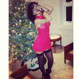 Rihanna und ihr Modell "Verruchter Weihnachtsengel" fallen besonders durch die knallpinke Farbe ins Auge.