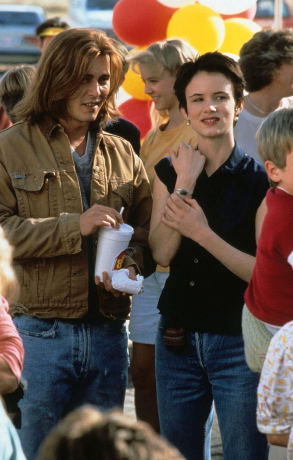 Juliette Lewis Während der Dreharbeiten von "Gilbert Grape" wird Johnny und Juliette ein Techtelmechtel nachgesagt. Juliette Lewis Während der Dreharbeiten von "Gilbert Grape" wird Johnny und Juliette ein Techtelmechtel nachgesagt.