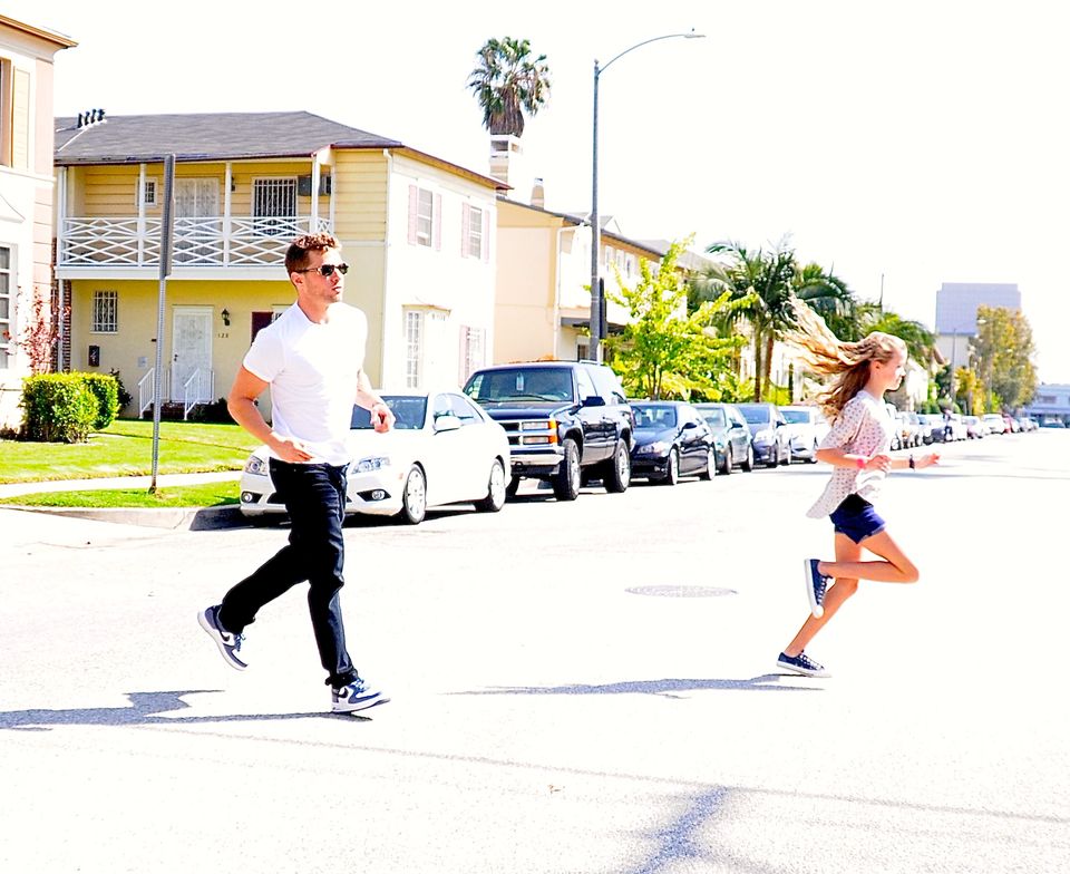 27. März 2013: Ryan Phillippe und Tochter Ava sind in West Hollywood auf schnellem Fuß unterwegs. 27. März 2013: Ryan Phillippe und Tochter Ava sind in West Hollywood auf schnellem Fuß unterwegs.