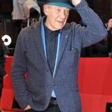 Sir Ian McKellen kommt gut "behütet" zur Premierenfeier von "Mr. Holmes by Bill Condon" in den Berlinale Palast.