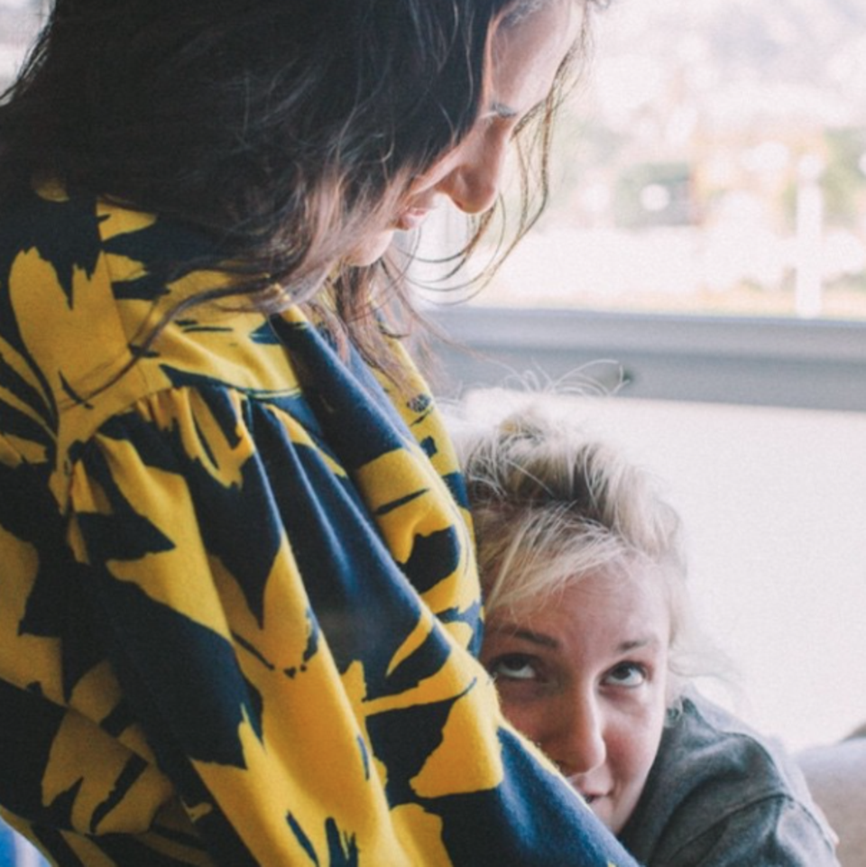 Lena Dunham feiert lieber "Galentine's Day", und dankt ihrer besten Freundin mit diesem Foto. Lena Dunham feiert lieber "Galentine's Day", und dankt ihrer besten Freundin mit diesem Foto.