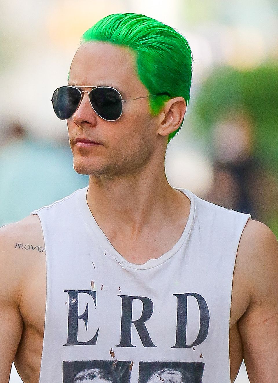 April 2015: Für seine Rolle als Joker in "Suicide Squad" muss sich Jared Leto seine mittlerweile kurzen Haare grün färben.
