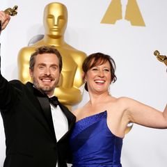 Patrick Osborne und Kristina Reed feiern gemeinsam den Sieg in der Kategorie "bester animierter Kurzfilm".