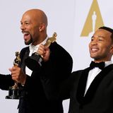 Zwei Musiker und die Erfüllung eines Traums: Common und John Legend räumen den Goldjungen für ihren Song "Glory" für den Film "Selma" an.
