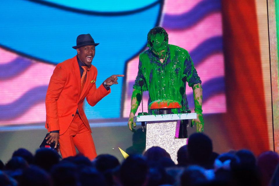 Nick Cannon hat sichtlich Spaß Shawn Mendes zu slimen.