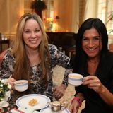 Ann-Kathrin Kramer (Schauspielerin) und ihre Begleitung Silvia Wingenfelder genossen die Tea Time mit köstlichem Tee von SIDROGA