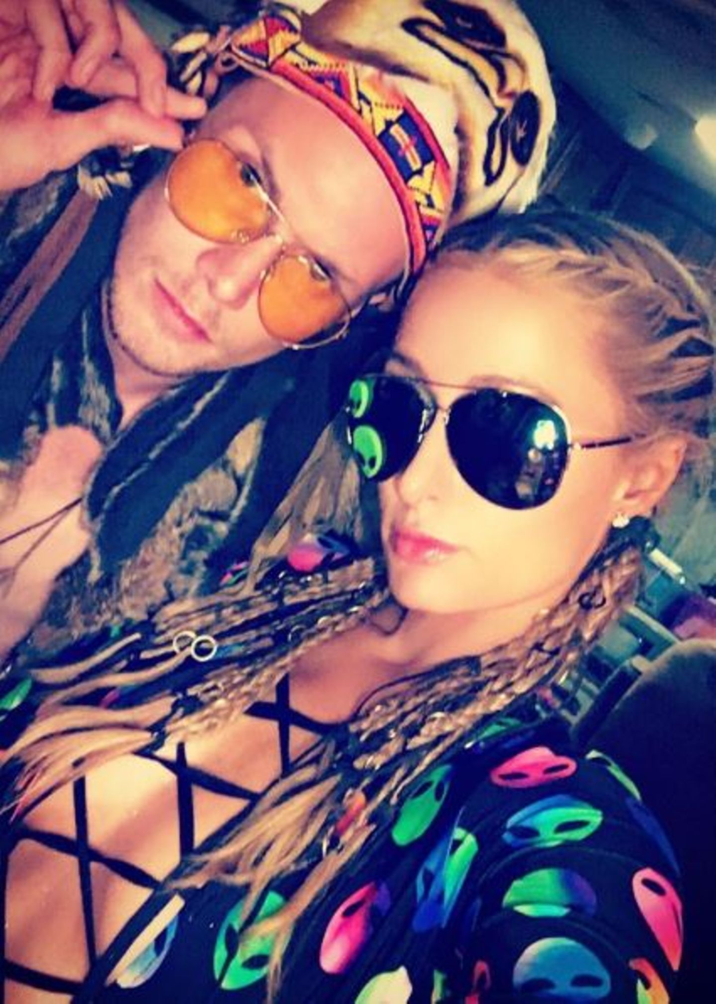 Das Party-Gen liegt wohl in der Familie: Paris Hilton besucht mit ihrem Bruder Barron Hilton den "Burning Man", das ultimative Festival in der Wüste von Nevada.