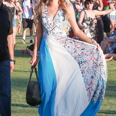 Hippie-Mädchen Paris Hilton ist seit Jahren Stammgast beim Coachella-Festival. Ihre geliebten Maxikleider und Oversize-Sonnenbrillen kommen natürlich auch hier zum Einsatz.