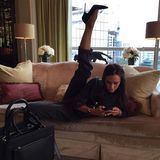 "Es ist unglaublich, was man alles in einem Jumpsuit machen kann", schreibt Victoria Beckham zu dieser akrobatischen Pose ... und das tiptt sie bei all dem Multitasking wahrscheinlich gerade in diesem Moment in ihr Smartphone ein.