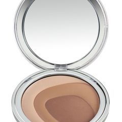 Drei Töne, die auf der Haut harmonieren: "Masterpiece Bronzer" von Kiko, ca. 15 Euro