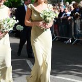 Prinz Harrys Ex-Ex Chelsy Davy strahlte bei der Hochzeit von Lady Melissa Percy und Thomas van Straubenzee in einem champagnerfarbenen Seidendress mit Brokat-Verzierungen.