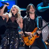 Carrie Underwood sieht drei Monate nach der Geburt ihres Sohnes Isaiah Michael nicht nur blendend aus, sie ist auch die Abräumerin des Abends mit drei Auszeichnungen. Damit bricht sie einen Rekord und ist jetzt mit insgesamt 13 "CMT Music Awards" die Höchstdekorierte.