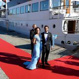 Kurz bevor sie an Bord gehen, lassen sich Prinz Carl Philip und Sofia Hellqvist noch einmal fotografieren.