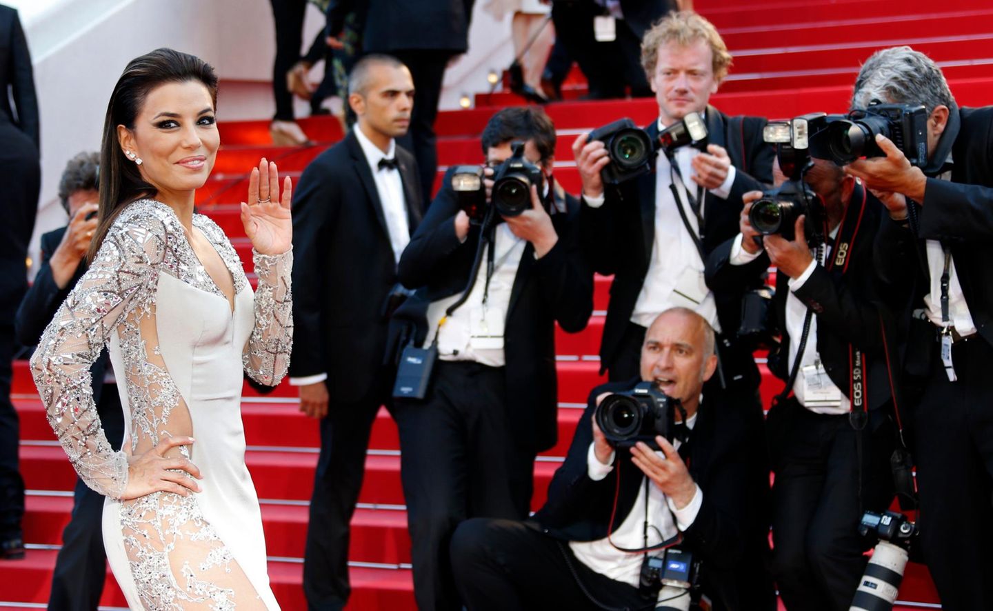 Eine strahlend schöne Eva Longoria freut sich bei der Premiere von "Inside Out" über die Aufmerksamkeit der Journalisten.
